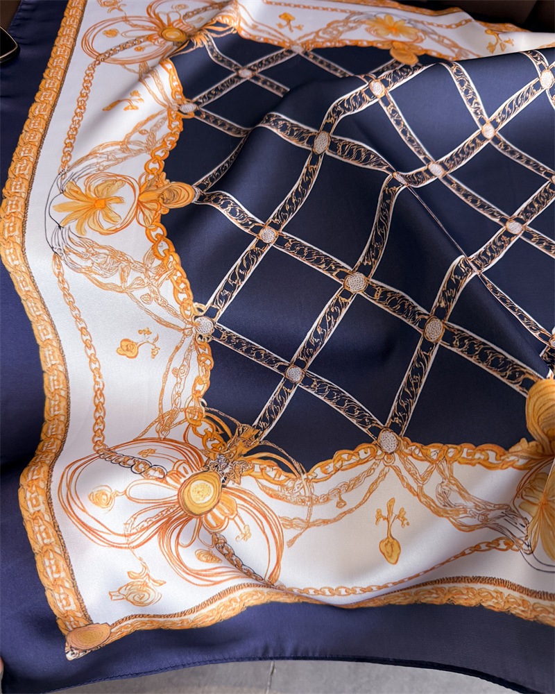 Blue Classic Chain Print Squar - Silk Scarf Square recension och pris